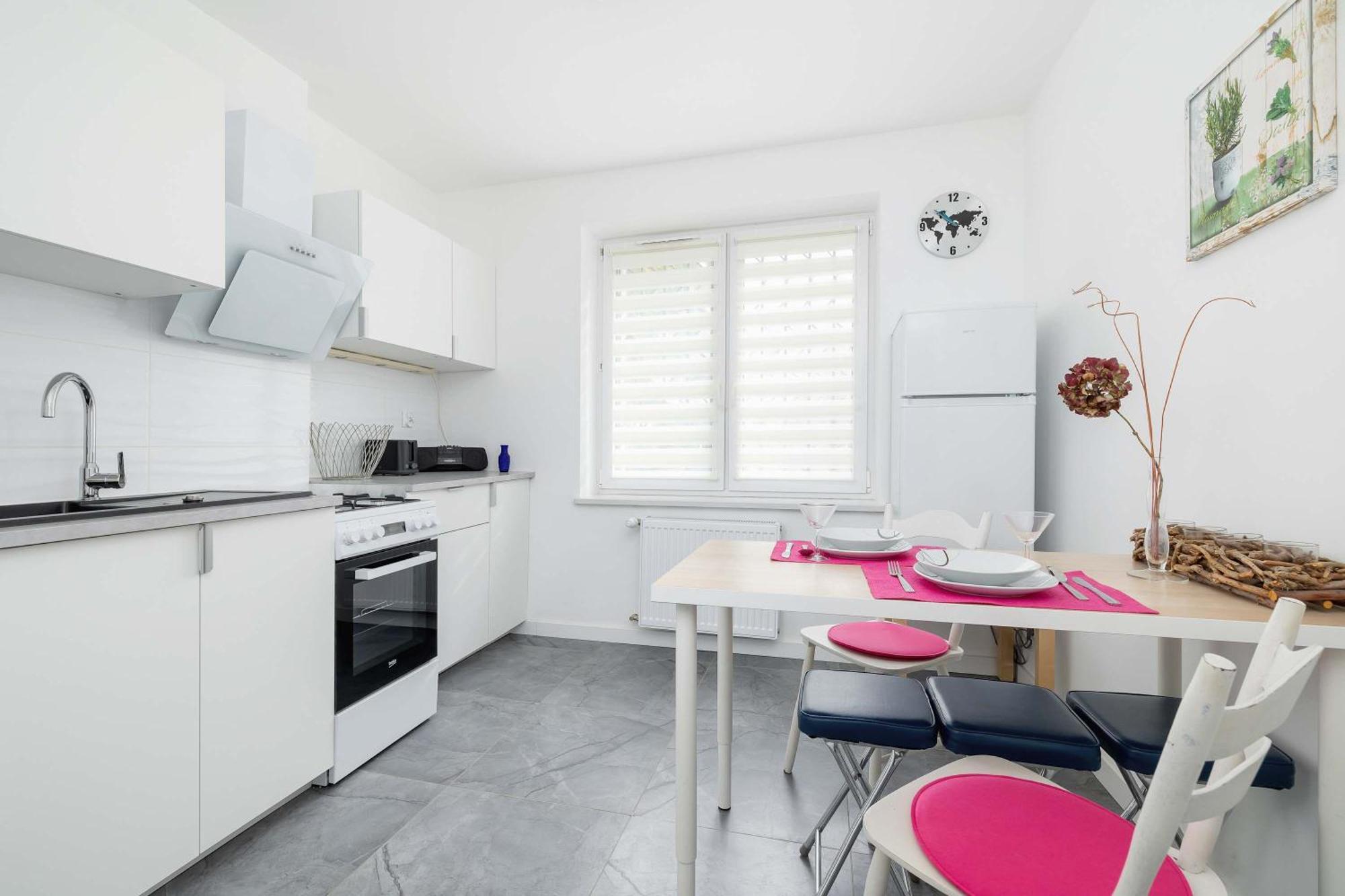 Colorful Studio Near The Spodek Arena In Katowice By Noclegi Renters Exterior foto